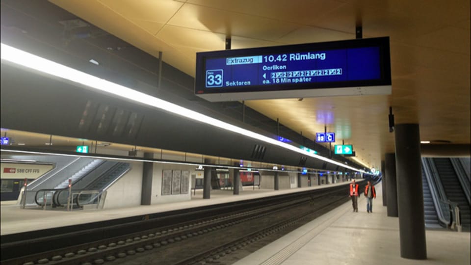 Der Extrazug hat Verspätung: Die SBB testet den neuen Bahnhof Löwenstrasse.