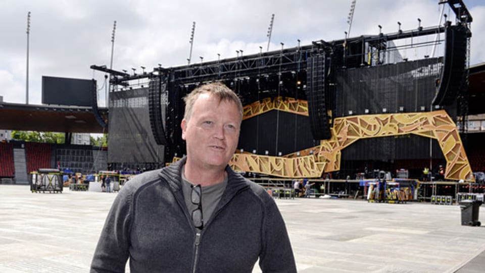 Rolling Stones-Tourmanager Dale Skjerseth überwacht die Aufbauarbeiten im Letzigrun