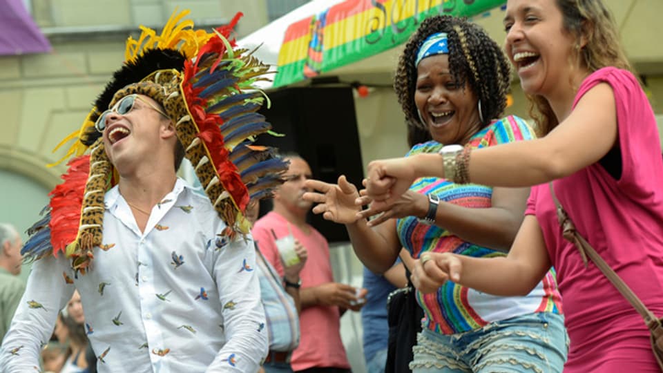 300'000 Besucherinnen und Besucher tanzten am Latino-Festial «Caliente» rund um den Helvetiaplatz.
