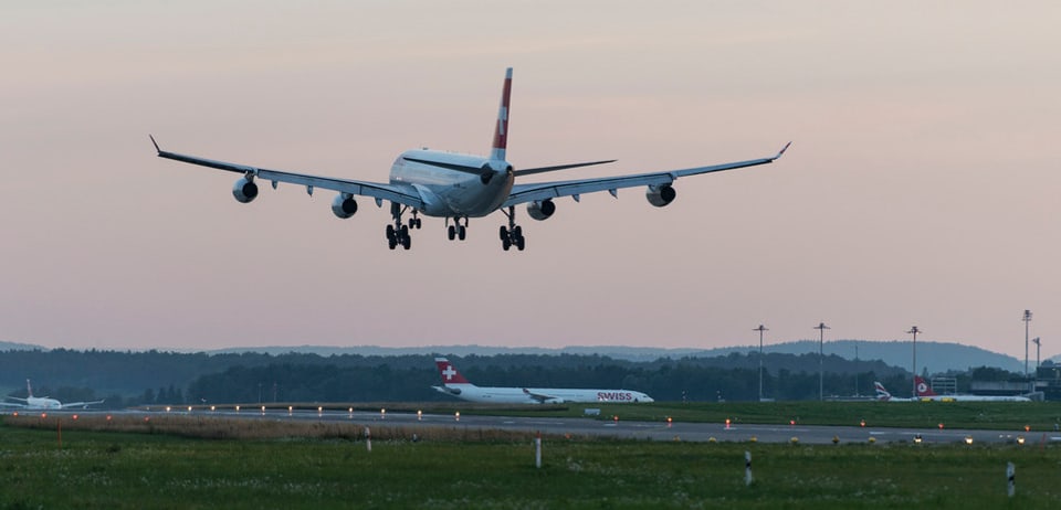 Landungen und Starts auf dem Flughafen Zürich sollen entflochten werden.