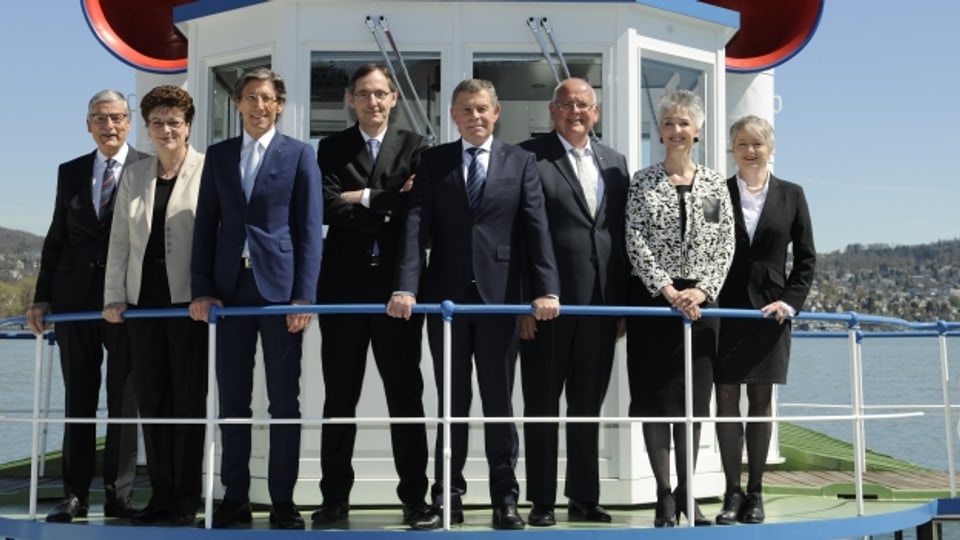 Volle Fahrt voraus: Die neu gewählte Zürcher Regierung auf dem Deck eines Zürichsee-Schifffes.