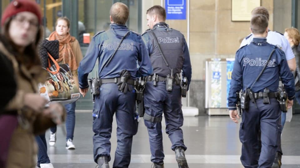 Erhöhte Präsenz: Polizisten patrouillieren im Zürcher Hauptbanhof.