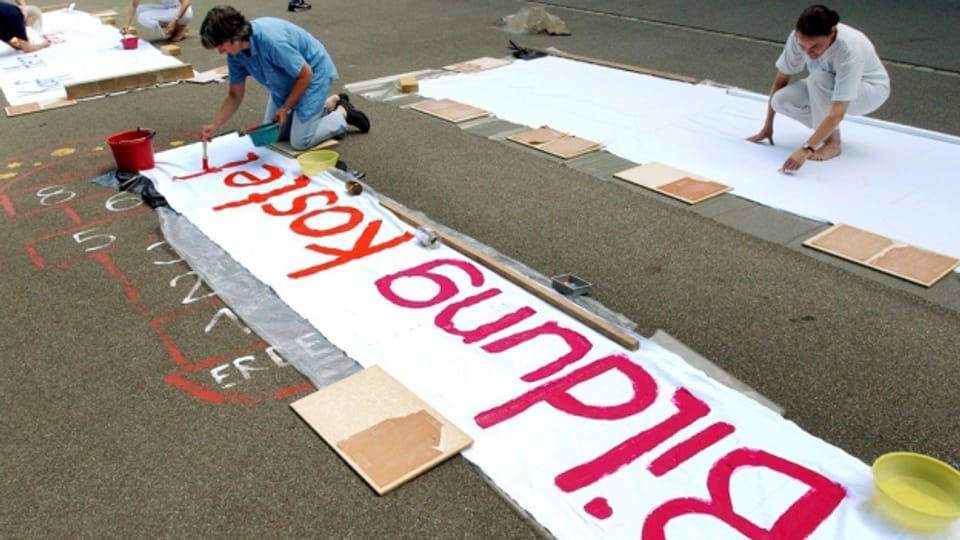 «Bildung kostet»: Wie zuletzt 2003 (Bild) möchten Lehrerinnen und Lehrer gegen Sparpläne demonstrieren.