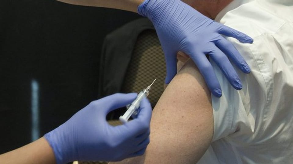 Sich gegen Grippe impfen lassen, kommt für viele Spital-Angestellte nicht in Frage.