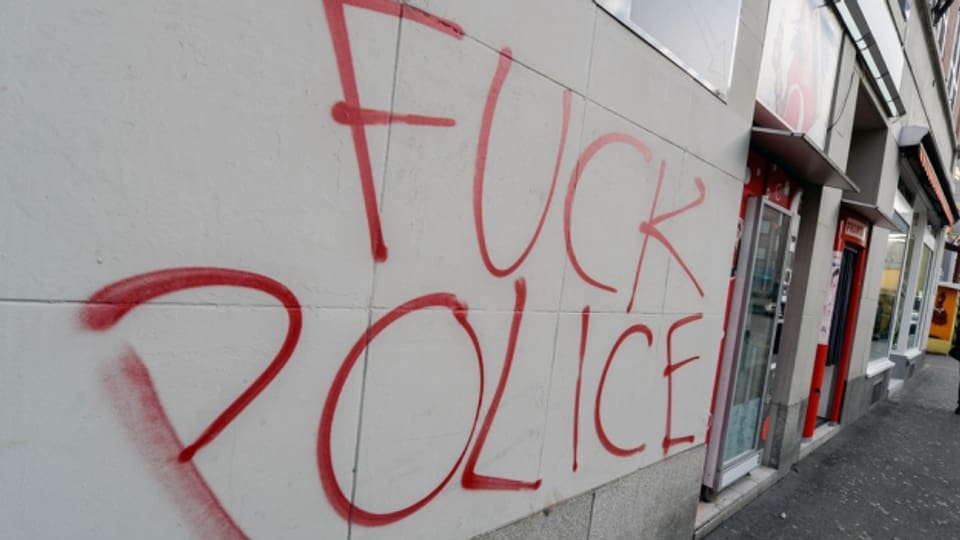 Beliebt war die Polizei noch nie bei den Linksautonomen (hier Sprayereien vom 13. Dezember 2014).