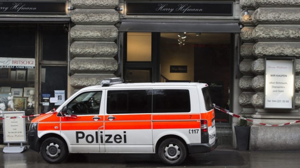 Der Tatort in der Zürcher Rämistrasse. Die Täter sind laut Stadtpolizei Zürich auf der Flucht.