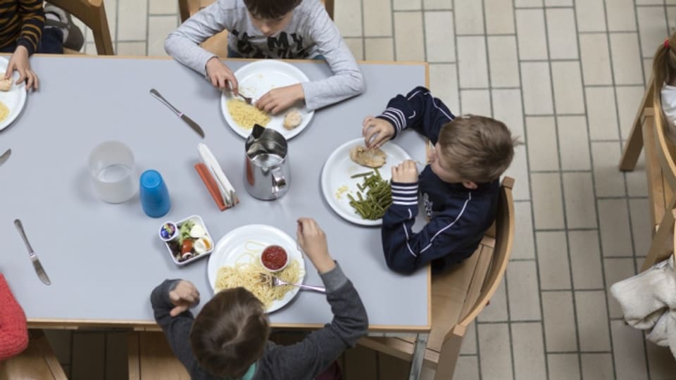 In der Schule essen statt Zuhause: Dies ist ein wichtiger Aspekt von Tagesschulen.