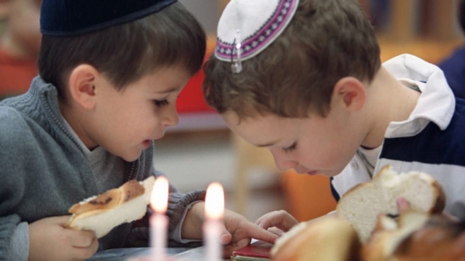  Mehr Sprachen, mehr Sport: Einzelne jüdische Privatschulen im Kanton Zürich müssen sich besser am Lehrplan anpassen.