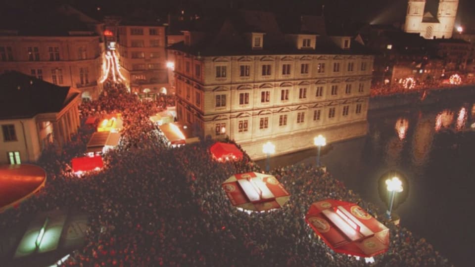 Menschenmassen beim Silvesterzauber in Zürich.