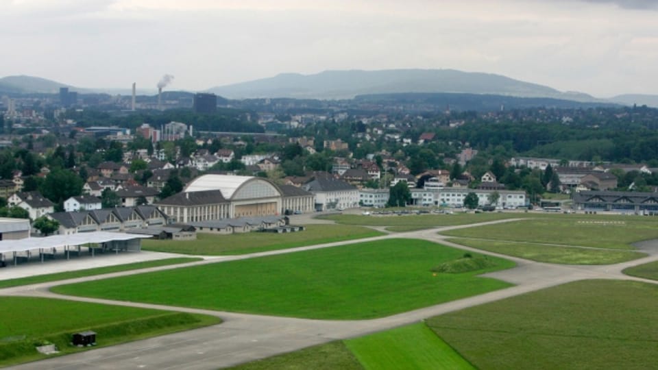 Auf dem Flugplatz Dübendorf soll weiter geflogen werden.
