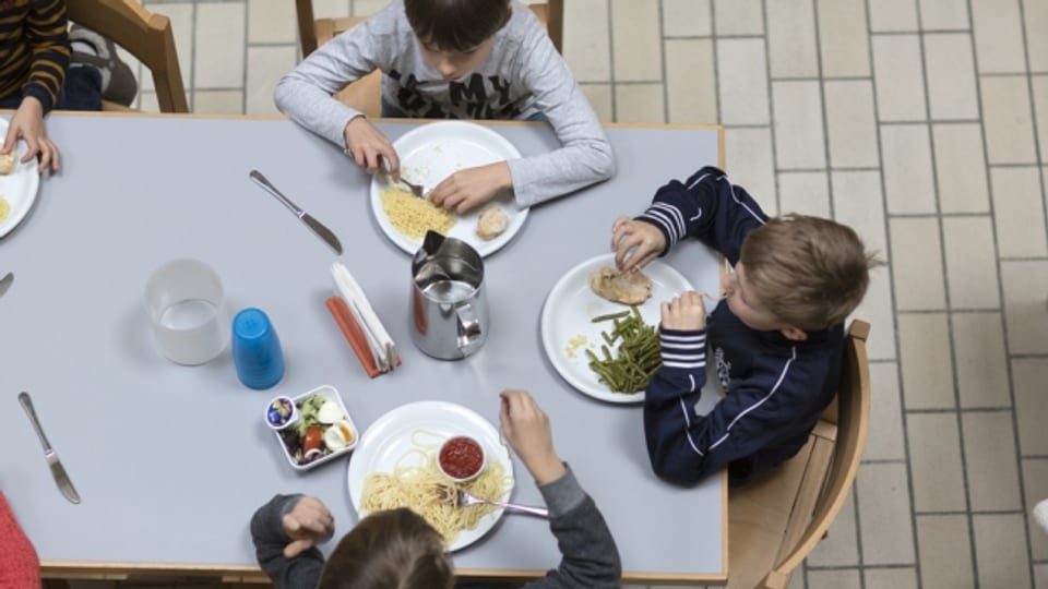 Der Mittagstisch ist in der Tagesschule obligatorisch.