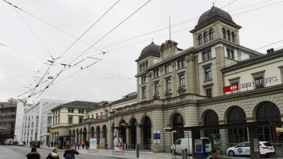 Um 4:40 Uhr kam es zur Kollision, seither steht der Bahnverkehr Richtung Zürich still.