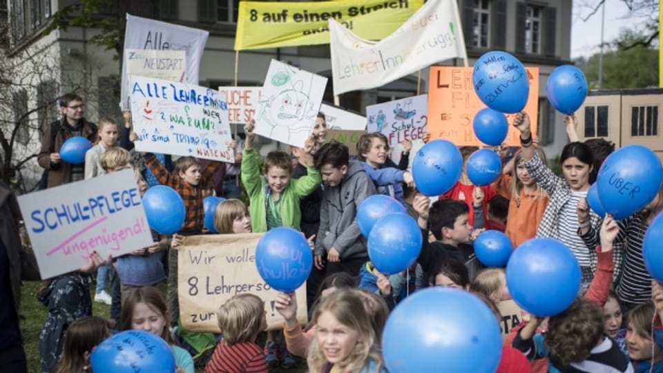 Demonstration nach dem Eclat an der Winterthurer Schule Brühlberg.