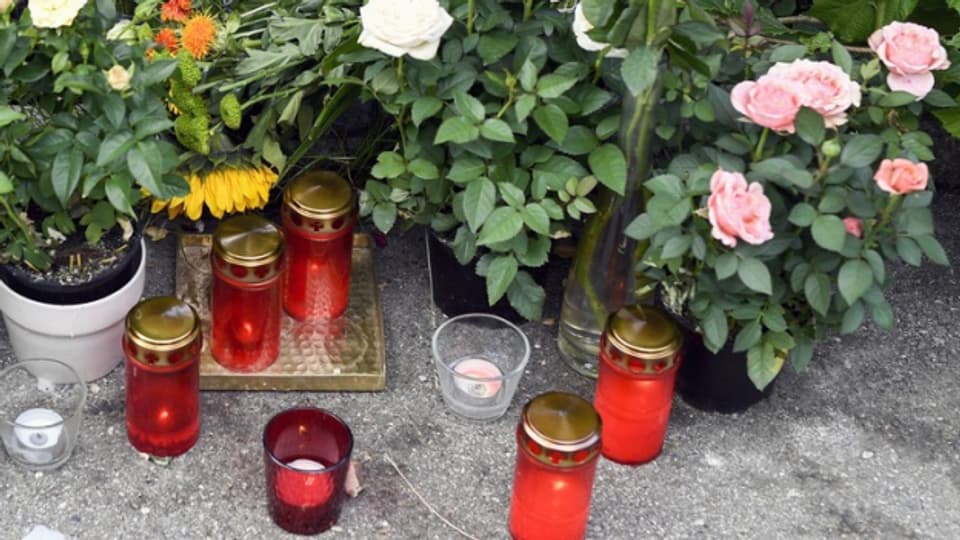 Die Tat wühlte auf. Mit Blumen und Kerzen wurde dem Opfer gedacht.
