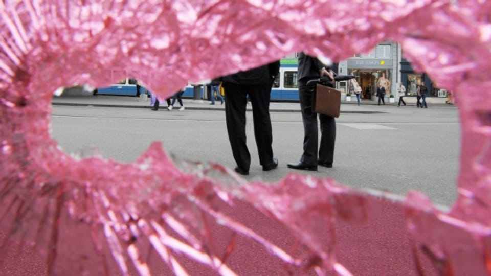 Ein typischer Fall von Vandalismus: Farbanschlag auf das Zürcher Rathaus (1. Mail 2013).