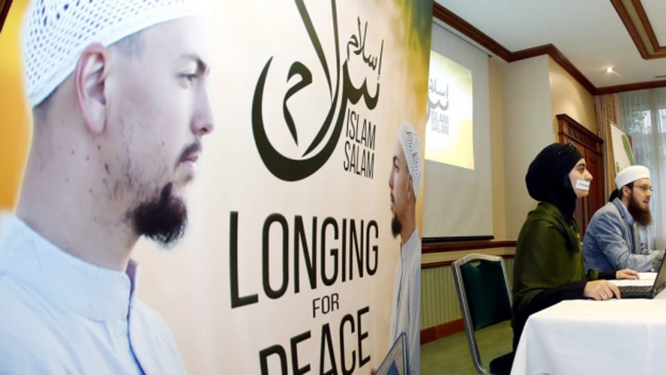 Der islamische Zentralrat informiert an einer Medienkonferenz über die Absage seines Anlasses in Zürich.