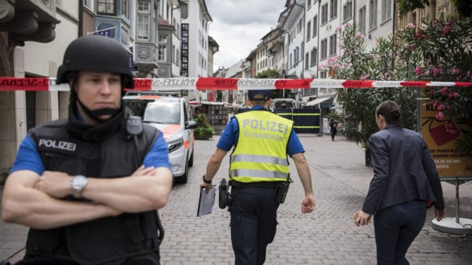 Dei Polizei hat weite Teile der Schaffhauser Altstadt abgesperrt.