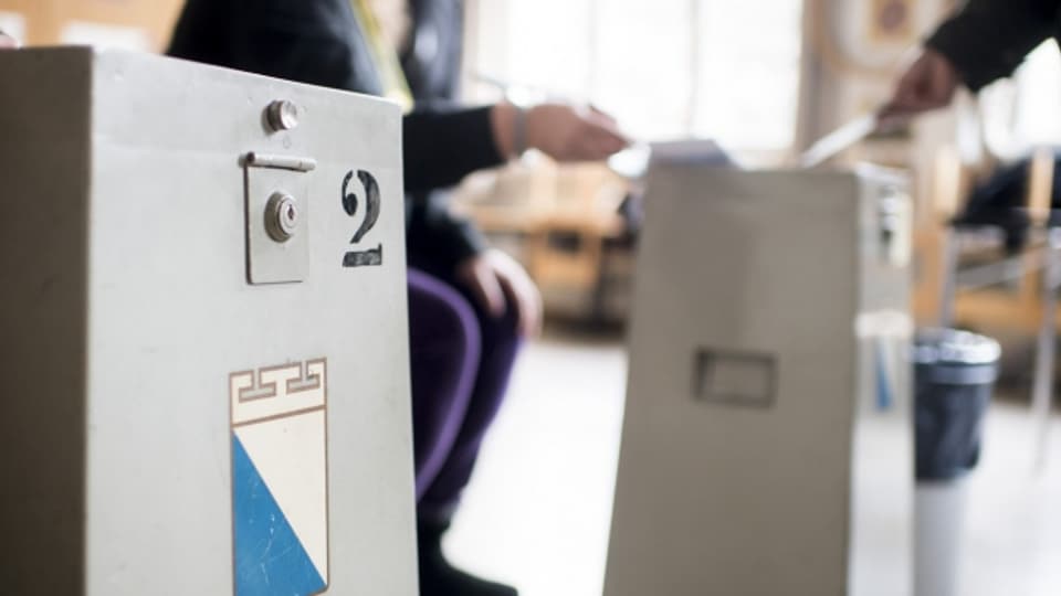 Nach der Wahl ist vor der Wahl: Wahlurnen in Zürich