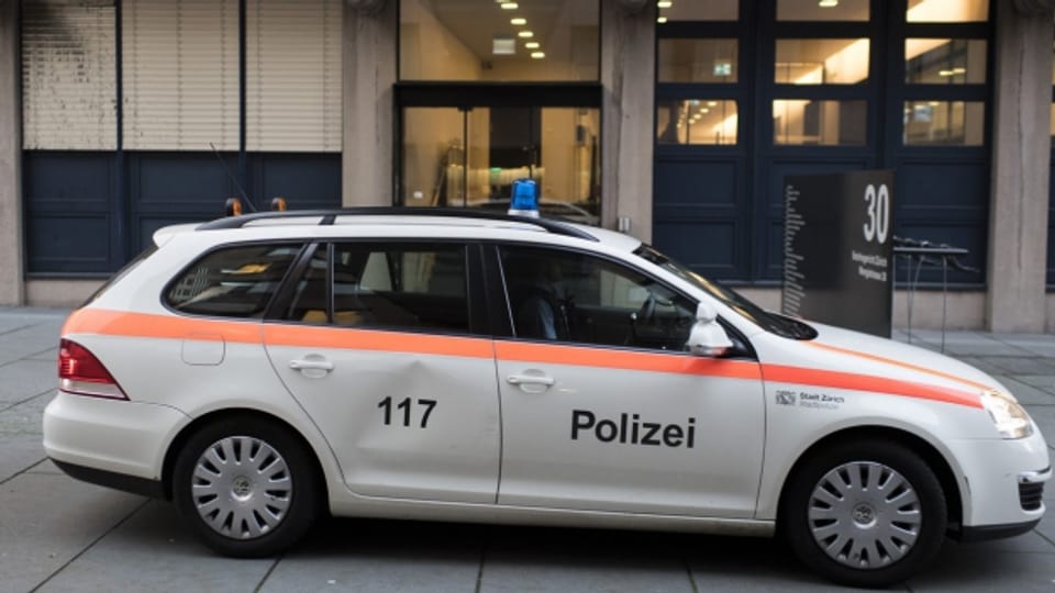 Drei Zürcher Stadtpolizisten müssen sich heute vor dem Bezirksgericht verantworten.