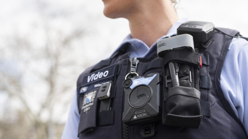 Zürichs Stadträtin Karin Rykart will die Einführung von Bodycams bei der Stadtpolizei neu beurteilen.