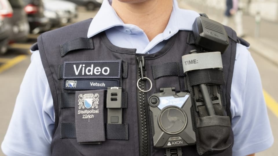 Können diese Kameras Gewaltausbrüche verhindern? Das ist unter Parteien umstritten.