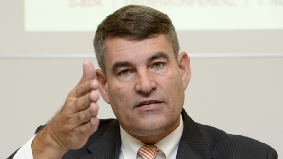 Schaffhausens Regierungsrat Christian Amsler gerät in der Schulzahnklinik-Affäre unter Druck.