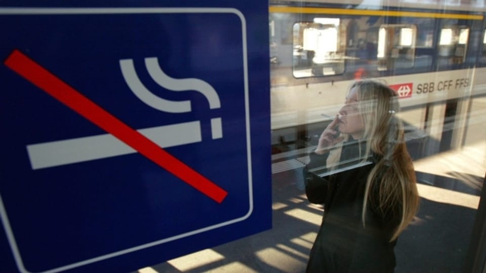 Das geht nicht mehr: Rauchen ist im Zürcher Hauptbahnhof nur noch in wenigen Zonen erlaubt.