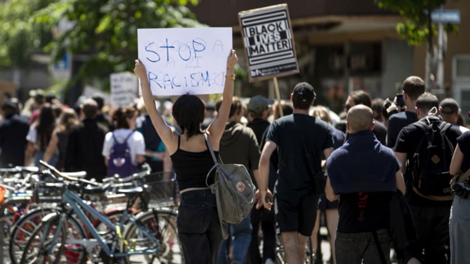 Schon vergangenes Wochenende hatten mehrer hundert Menschen in Zürich gegen Rassismus demonstriert.