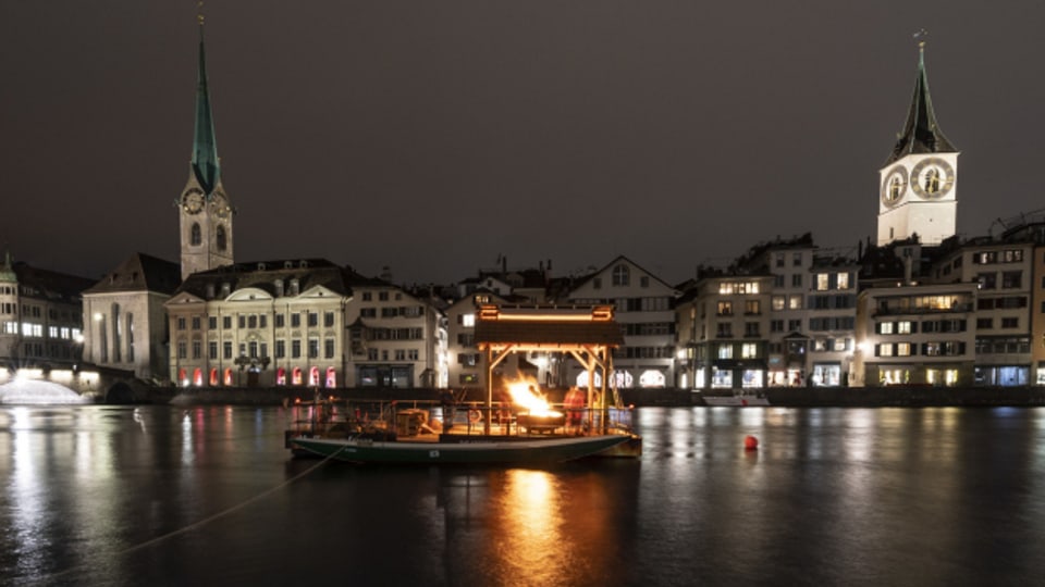 Das Hoffnungsfeuer brannte bis zur Weihnacht rund um die Uhr.