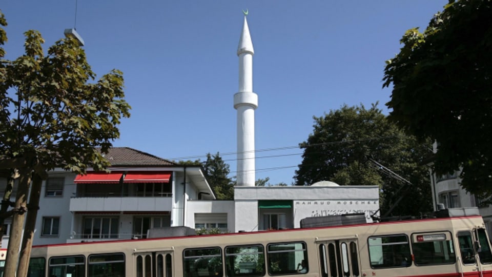 Die Mahmud Moschee in Zürich mit dem Minarett