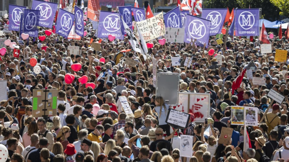 Mehrere tausend Massnahmen-Gegner demonstrieren in Winterthur