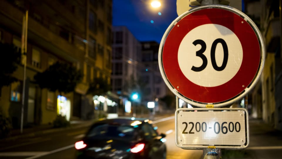 Die Stadt Lausanne hat nachts auf vielen Strassen Tempo 30 eingeführt.