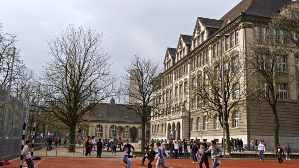 Der Kanton Zürich will dem Lehrermangel mit ungewohnten Methoden entgegenwirken.