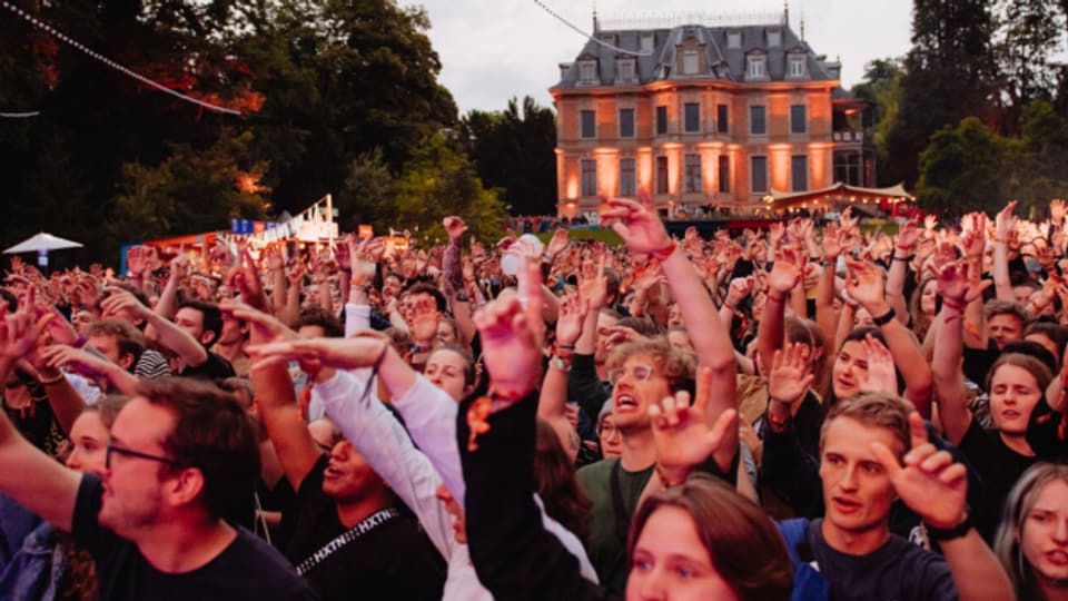 Auch im Gedränge ist Respekt gefragt, Flyer und Plakate weisen Festivalbesucher darauf hin