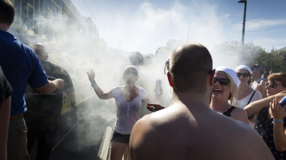 Rund 900'000 Besucherinnen und Besucher tanzten an der diesjährigen Street Parade.