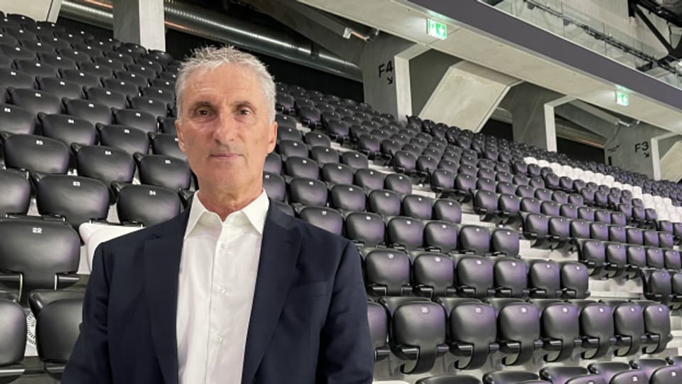 ZSC-Geschäftsführer Peter Zahner eröffnet das neue, klubeigene Stadion.