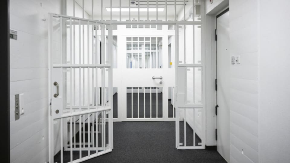 Die Türen in die Zellen im Gefängnis Pfäffikon bleiben nun länger offen.
