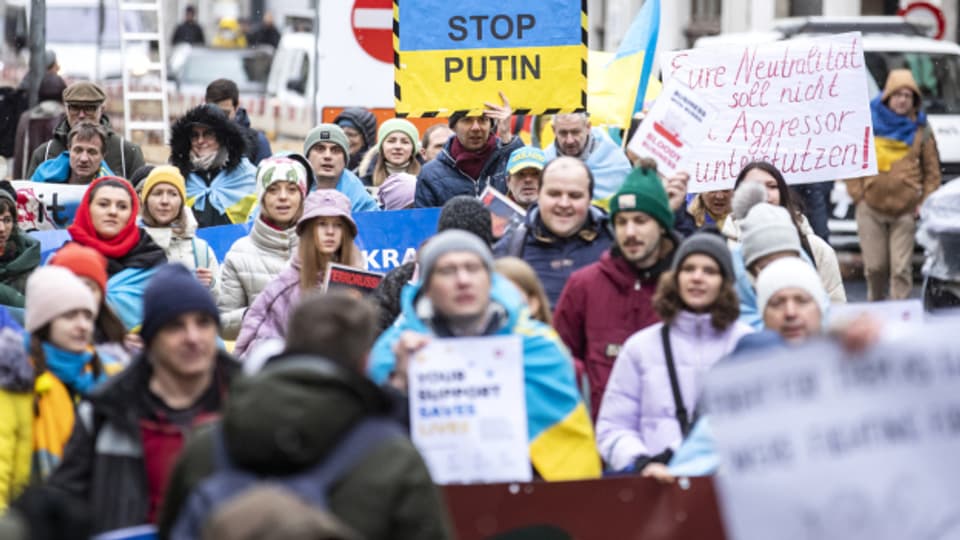 Bei klirrender Kälte zeigten 200 Menschen ihre Solidarität mit der Ukraine