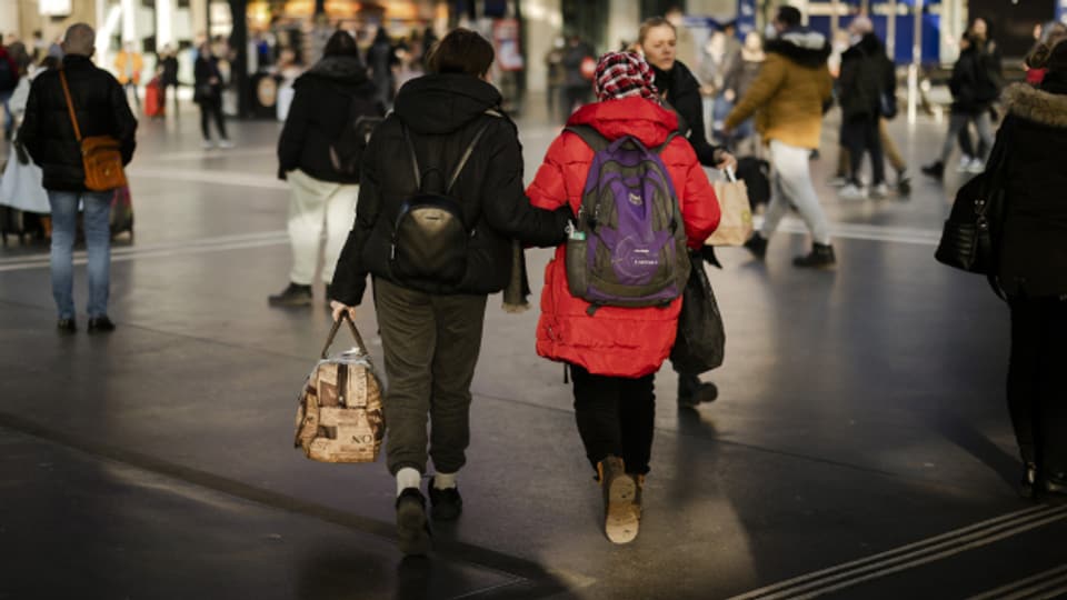 Flüchtlinge am Bahnhof Zürich: Unterkünfte für Asylsuchende sind derzeit dringend gesucht.
