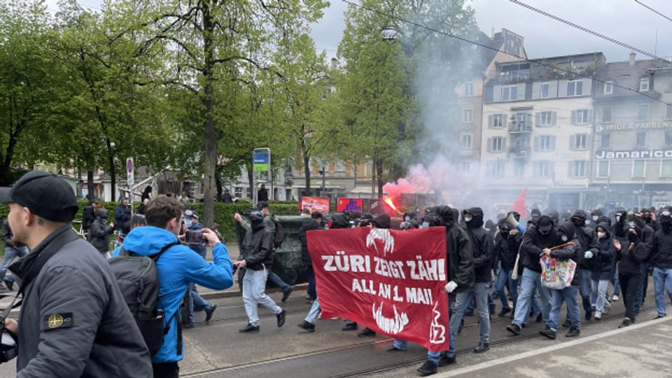 Dutzende linksradikale Demonstranten: «Die Stadtpolizei Zürich hat sofort reagiert», sagt Sprecherin Judith Hödel