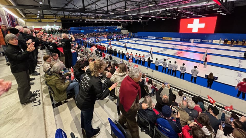 In Schaffhausen ist die Curling-Weltmeisterschaft der Männer gestartet.