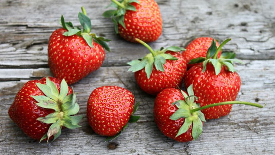 Erdbeeren geben dem Glacé den Geschmack.