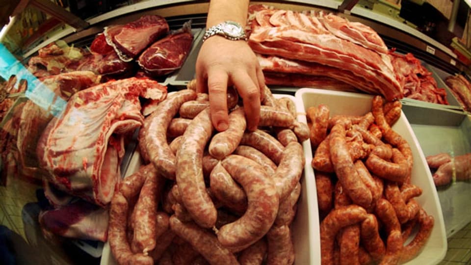 In der Schweiz essen wir pro Jahr über 400‘000 Tonnen Fleisch – 1 Kilo pro Woche und Person.