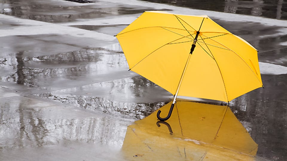 Keine Auszeit für Regenschirme: In der Schweiz war der Wonnemonat Mai 2013 regnerisch und kühl.