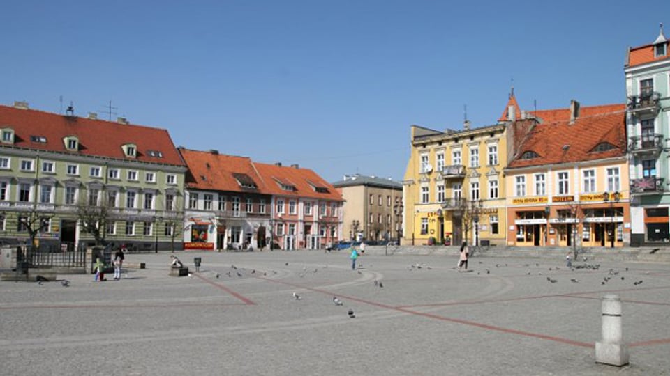 Aus Polen hat uns Marc Schlup dieses Bild geschickt. Es zeigt einen Platz in der polnischen Stadt Gniezno. Sie liegt rund 50 Kilometer östlich von Posen und ist Sitz des Erzbistums Gniezno.