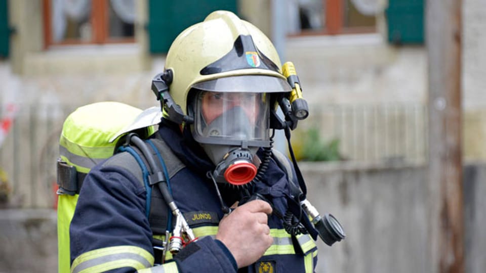 Ein hilfsbereiter Feuerwehrmann rettete die Diplomarbeit aus den Flammen.