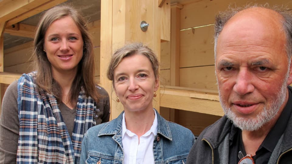 «Persönlich»-Gastgeberin Anita Richner (m.) mit Skirennfahrerin Mirena Küng und Konzeptkünstler Hans-Ruedi Fricker.