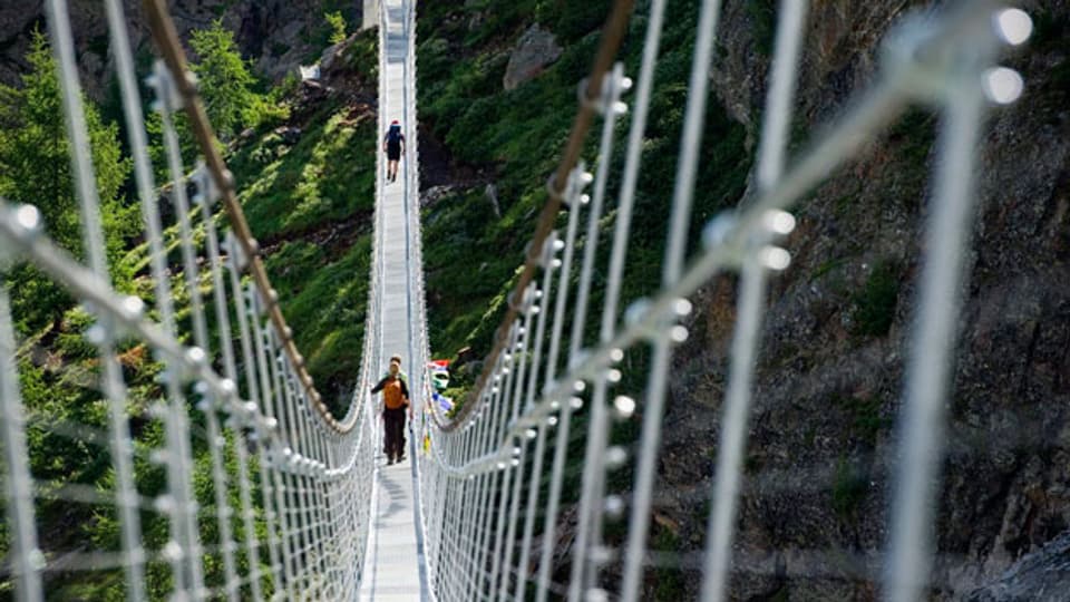 250 Meter lange Hängebrücke bei Randa im Zermattertal.