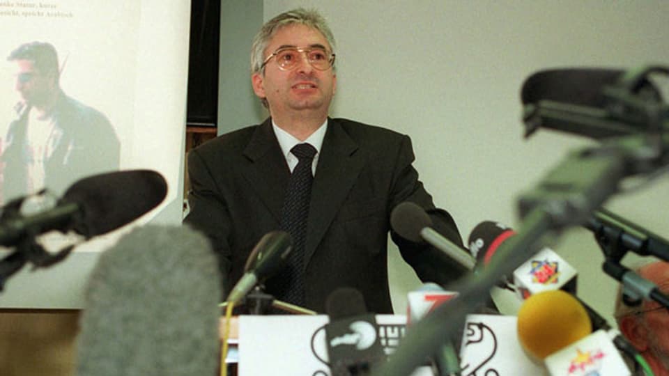 Rolf Jäger informiert am 8. September 1997 in Zürich über die Fahndungserfolge der Behörden in Sachen Postraub in der Fraumünsterpost.