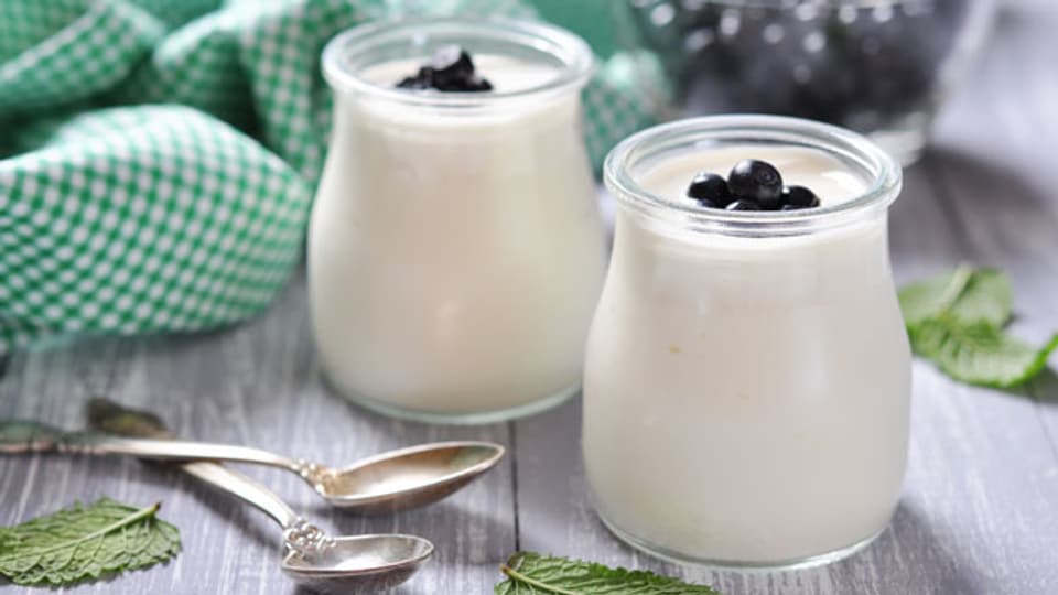Das Naturejoghurt fördert die Verdauung und enthält viele wertvolle Nährstoffe.